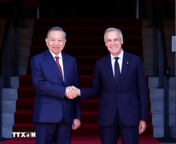 Tổng Bí thư, Chủ tịch nước Tô Lâm và Thủ tướng Canada Mark Carney chụp ảnh chung. (Ảnh: Thống Nhất/TTXVN)