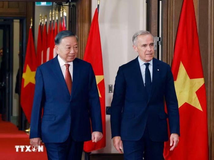 Tổng Bí thư, Chủ tịch nước Tô Lâm và Thủ tướng Canada Mark Carney tại lễ đón. (Ảnh: Thống Nhất/TTXVN)