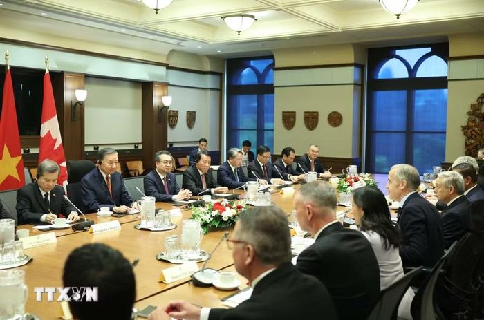 Tổng Bí thư, Chủ tịch nước Tô Lâm hội đàm với Thủ tướng Canada Mark Carney. (Ảnh: Thống Nhất/TTXVN)
