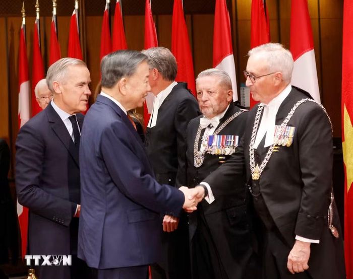 Tổng Bí thư, Chủ tịch nước Tô Lâm với các đại biểu Canada. (Ảnh: Thống Nhất/TTXVN)