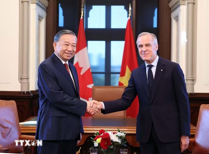 Tổng Bí thư, Chủ tịch nước Tô Lâm gặp hẹp Thủ tướng Canada Mark Carney. (Ảnh: Thống Nhất/TTXVN)