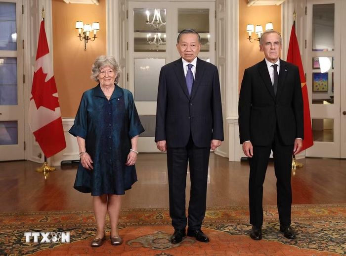 Tổng Bí thư, Chủ tịch nước Tô Lâm, Toàn quyền Canada Louise Arbour và Thủ tướng Canada Mark Carney. (Ảnh: Thống Nhất/TTXVN)
