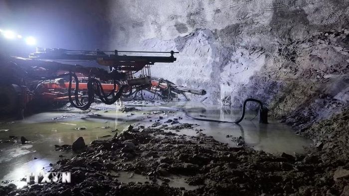 Thi công khoan hầm thủy điện tích năng Bác Ái (xã Bác Ái Tây, tỉnh Khánh Hòa). (Ảnh: Xuân Triệu/TTXVN)