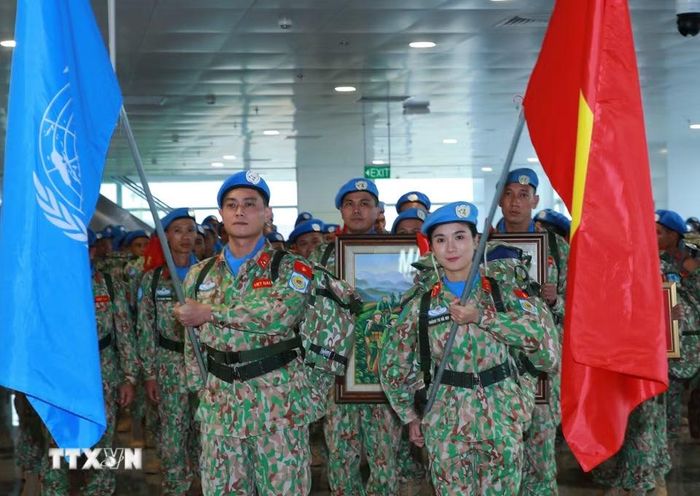 Các sỹ quan, quân nhân Đội Công binh số 5 lên đường thực hiện nhiệm vụ gìn giữ hòa bình Liên hợp quốc khu vực Abyei. (Ảnh: Trọng Đức/TTXVN)