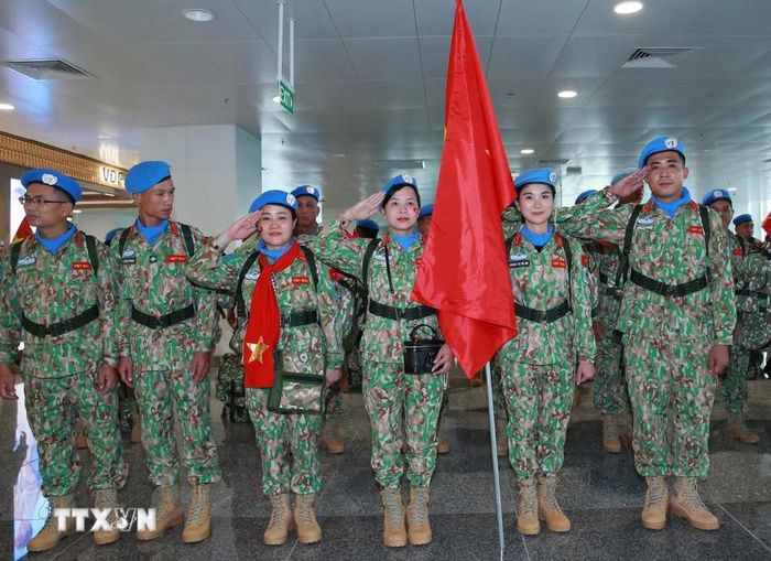 Các sỹ quan, quân nhân Đội Công binh số 5 lên đường thực hiện nhiệm vụ gìn giữ hòa bình Liên hợp quốc khu vực Abyei. (Ảnh: Trọng Đức/TTXVN)