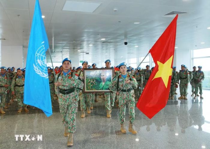 Các sỹ quan, quân nhân Đội Công binh số 5 lên đường thực hiện nhiệm vụ gìn giữ hòa bình Liên hợp quốc khu vực Abyei. (Ảnh: Trọng Đức/TTXVN)