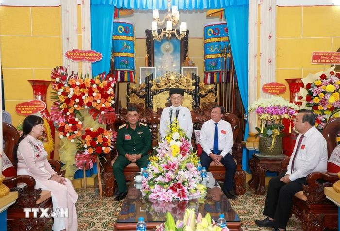 Lãnh đạo tỉnh Tây Ninh thăm, chúc mừng Hội thánh Cao Đài Tòa Thánh Tây Ninh nhân Đại lễ Hội yến Diêu Trì Cung năm Bính Ngọ 2026. (Ảnh: Giang Phương/TTXVN)