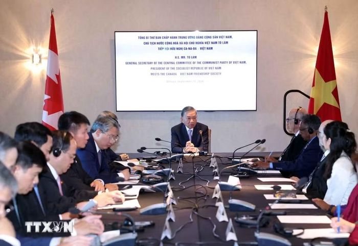 Tổng Bí thư, Chủ tịch nước Tô Lâm gặp thành viên Hội Hữu nghị Canada-Việt Nam. (Ảnh: Thống Nhất/TTXVN)