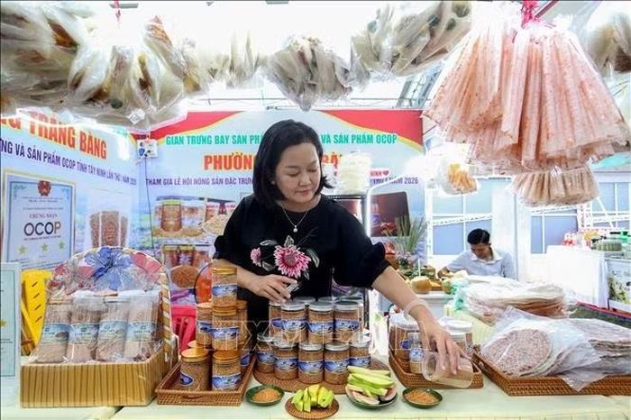 Sản phẩm bánh tráng, muối ớt tôm Tây Ninh, trở thành đặc sản OCOP tiêu biểu của địa phương.