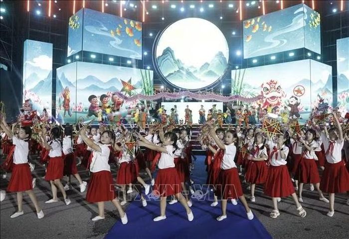 Tiết mục văn nghệ vui Tết Trung thu.