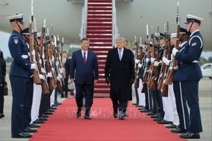 Tổng thống Mỹ Donald Trump và Chủ tịch Trung Quốc Tập Cận Bình tại lễ đón ở Căn cứ không quân Andrews, bang Maryland, ngày 23/9/2026. Ảnh: Kyodo/TTXVN phát