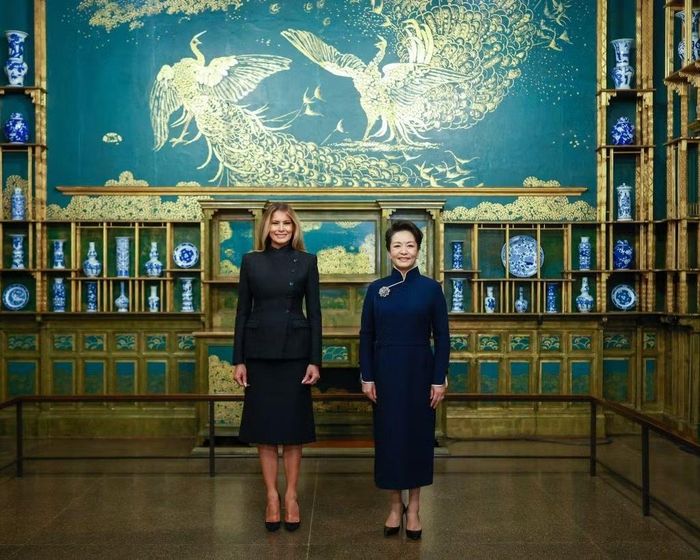 Phu nhân Chủ tịch Trung Quốc Tập Cận Bình - bà Bành Lệ Viên và phu nhân Tổng thống Mỹ Donald Trump – bà Melania Trump. Ảnh: THX