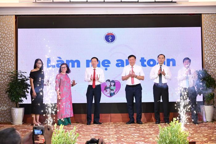 Lễ phát động Tuần lễ Làm mẹ an toàn.