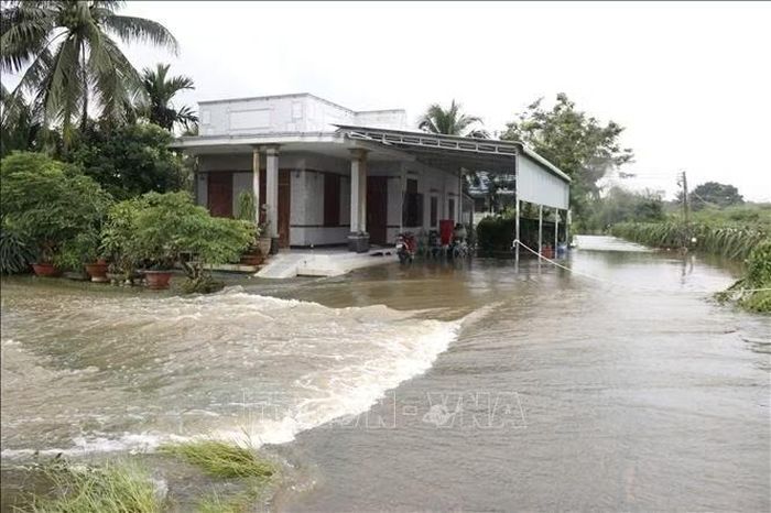 Nhiều nhà dân tại xã Tuyên Quang (Lâm Đồng) bị ngập sâu trong nước.