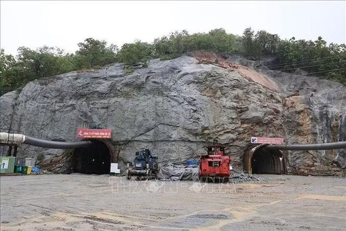 Đường hầm thi công số 2 và 3 của Dự án. Ảnh: Vũ Sinh/TTXVN