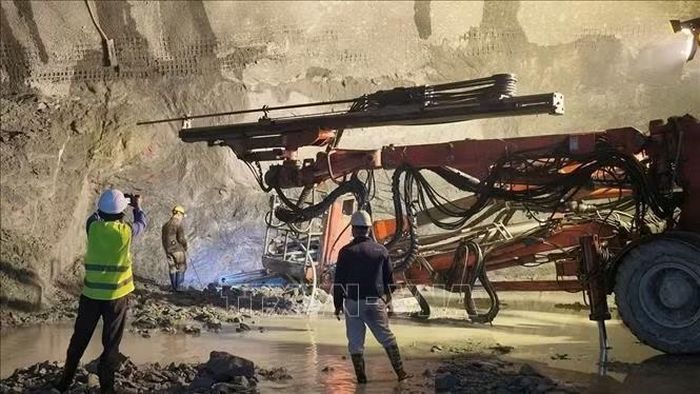 Thi công khoan hầm thủy điện tích năng Bác Ái (xã Bác Ái Tây, tỉnh Khánh Hòa). Ảnh: Xuân Triệu/TTXVN