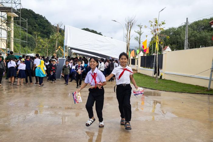 Niềm vui của học sinh Tây Giang trong ngày hội Trung thu.