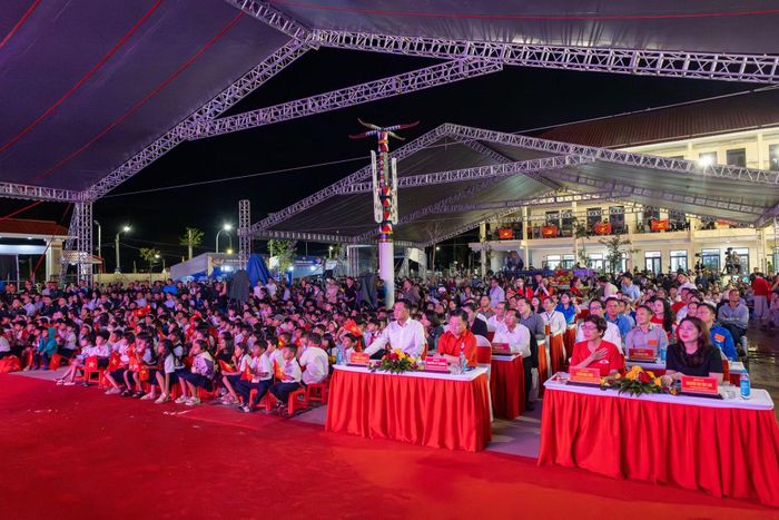 Trường Phổ thông dân tộc nội trú liên cấp mới tổ chức đêm hội Trung thu cho học sinh.