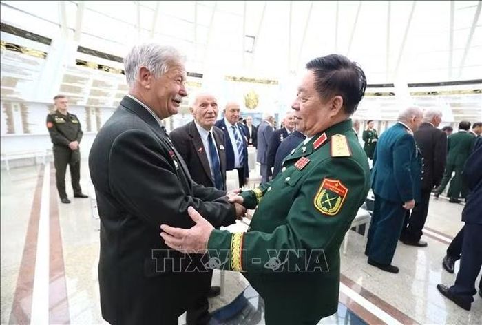 Đại tướng Nguyễn Trọng Nghĩa với chuyên gia Vladimir Alexandrovich Gvozdovsky.