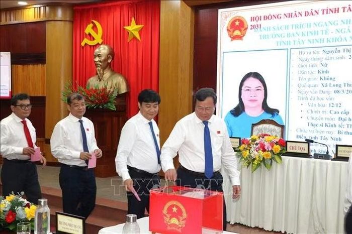 Đại biểu HĐND tỉnh Tây Ninh bỏ phiếu bầu bổ sung chức vụ Trưởng Ban Kinh tế - Ngân sách HĐND tỉnh Khóa XI, nhiệm kỳ 2026 -2031.