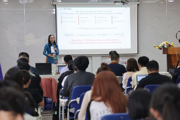 TS Vũ Thị Quyền, Khoa Công nghệ Ứng dụng Trường Đại học Văn Lang, chia sẻ tại sự kiện.