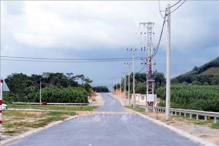 Dự án Di dân khẩn cấp khỏi vùng sạt lở núi, sạt lở bờ sông Gianh tại xã Đồng Lê (Quảng Trị) đã hoàn thành các hạng mục chính về mặt bằng và hạ tầng giao thông, điện chiếu sáng sau hơn 4 tháng triển khai.