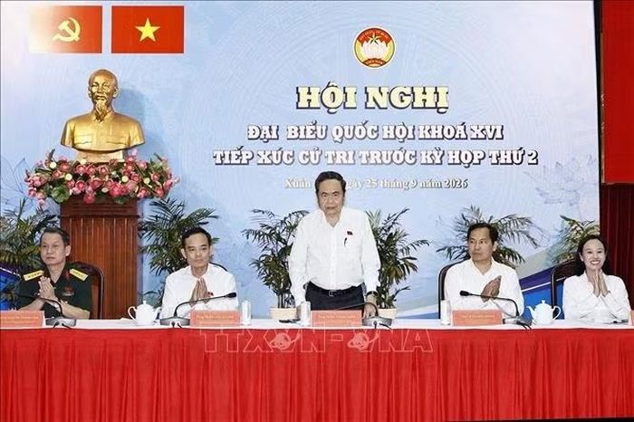 Chủ tịch Quốc hội Trần Thanh Mẫn dự Hội nghị đại biểu Quốc hội khoá XVI tiếp xúc cử tri trước Kỳ họp thứ 2, tại phường Xuân Hoà, Thành phố Hồ Chí Minh. Ảnh: Doãn Tấn/TTXVN