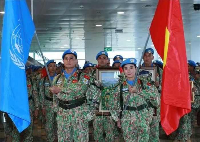 Các sĩ quan, quân nhân Đội Công binh số 5 lên đường thực hiện nhiệm vụ GGHB LHQ khu vực Abyei. Ảnh: Trọng Đức/TTXVN