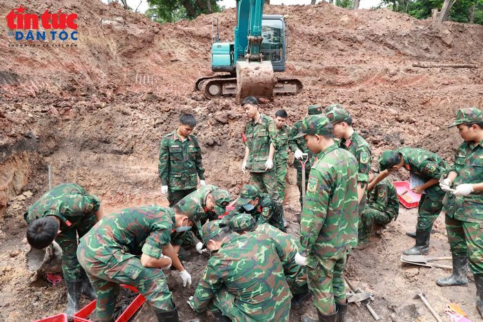 Công tác tìm kiếm hài cốt liệt sĩ tại Khu B.