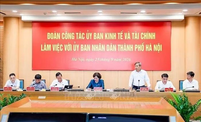 Chủ tịch UBND thành phố Hà Nội Vũ Đại Thắng phát biểu tại buổi làm việc.