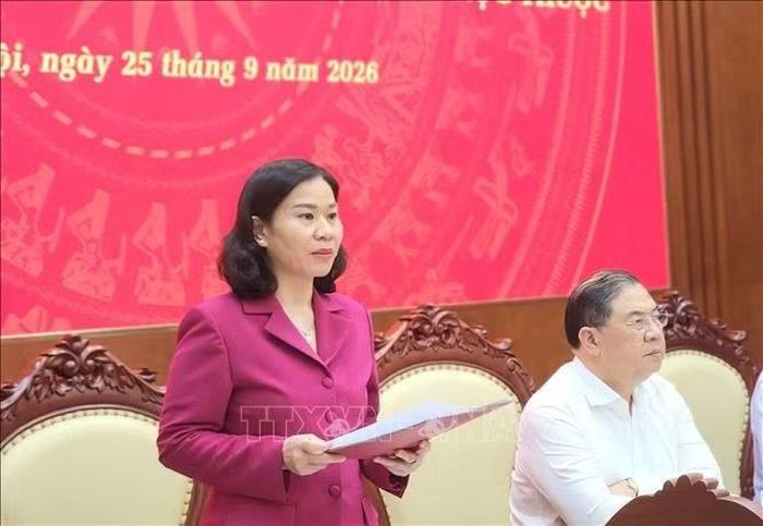 Đồng chí Nguyễn Thị Tuyến, Phó Bí thư Đảng ủy Chính phủ báo cáo tại Hội nghị.