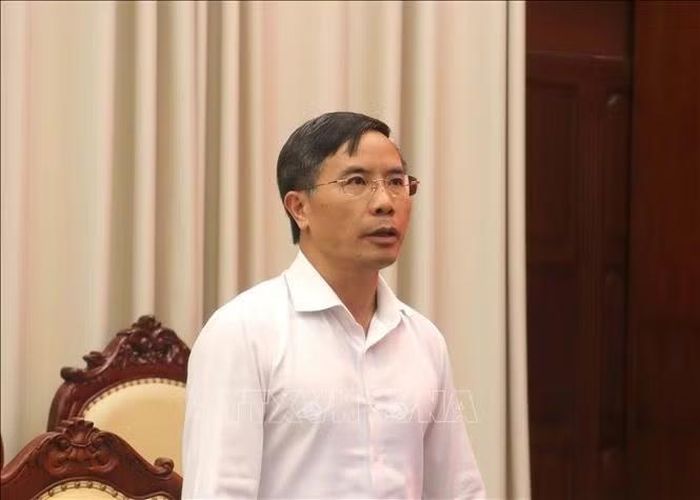 Đồng chí Phạm Đức Ấn, Ủy viên Ban Chấp hành Đảng bộ Chính phủ, Bí thư Đảng ủy, Thống đốc Ngân hàng Nhà nước phát biểu tại hội nghị.