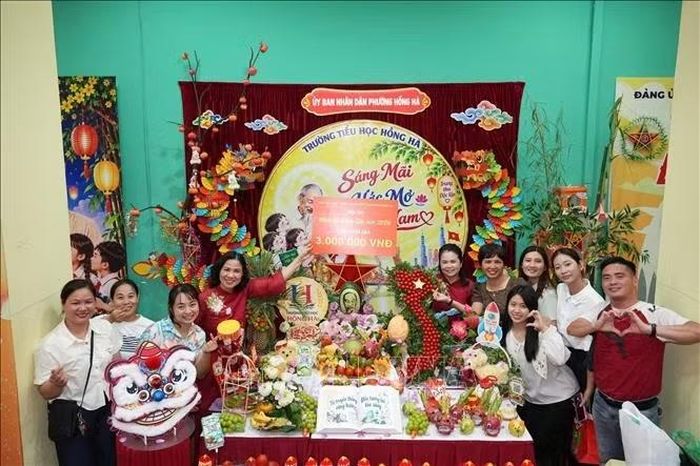 Trường tiểu học Hồng Hà nhận giải xuất sắc tại hội thi Mâm cỗ Trung thu năm 2026.