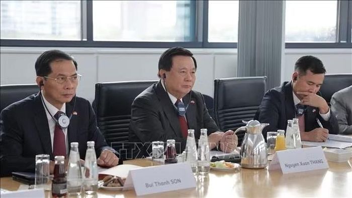 Đồng chí Nguyễn Xuân Thắng và đoàn đại biểu Đảng CSVN dự Trao đổi lý luận lần thứ 11. Ảnh: Thu Hằng/PV TTXVN tại Đức