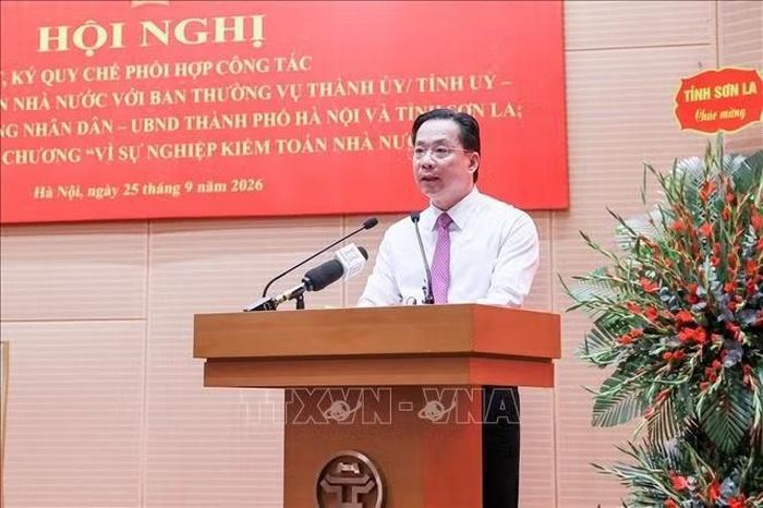 Bí thư Tỉnh ủy, Trưởng đoàn đại biểu Quốc hội tỉnh Sơn La Hoàng Văn Nghiệm phát biểu.