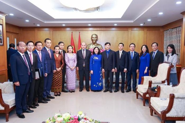 Các đại biểu chụp ảnh lưu niệm (Ảnh: Quang Vinh).