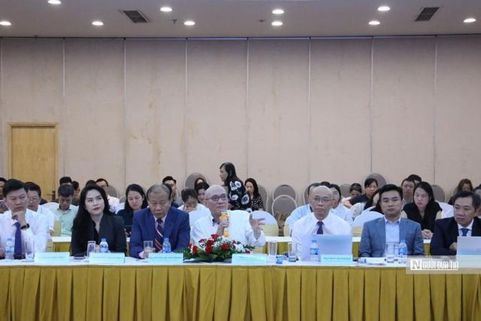 Các diễn giả giải đáp thắc mắc của các doanh nghiệp tại Hội thảo (Ảnh: Việt Anh).