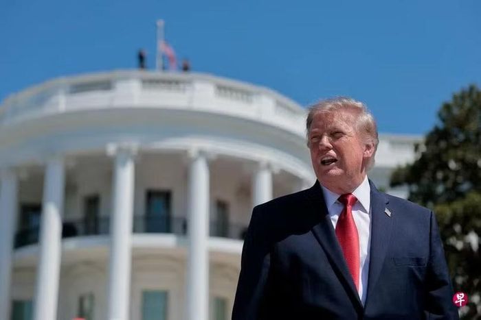 Ông Trump hôm 18/9 tuyên bố trên Truth Social sẽ cấm CNN, MS NOW và Politico vào Nhà Trắng, lý do theo ông là họ "đưa tin giả". Ảnh: Reuters.