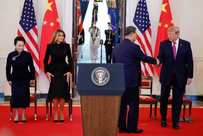 Ông Tập Cận Bình bắt tay ông Trump sau khi kết thúc bài phát biểu tại Nhà Trắng sau khi hội đàm. Ảnh: Reuters.