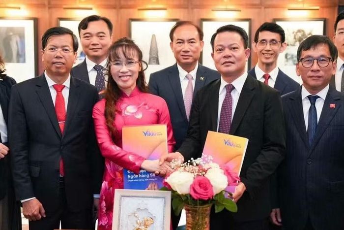 Thiếu tướng Vũ Văn Tấn và bà Nguyễn Thị Phương Thảo ký Biên bản ghi nhớ hợp tác trong chuyến công tác tại Hoa Kỳ. Ảnh: C06.