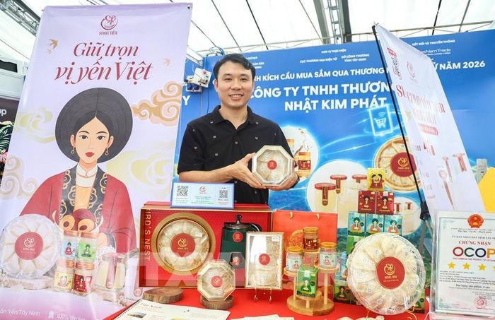 Sản phẩm OCOP Tây Ninh được cơ sở sản xuất đầu tư bao bì, nhãn mác, góp phần nâng cao giá trị và sức cạnh tranh trên thị trường. Ảnh: Giang Phương - TTXVN