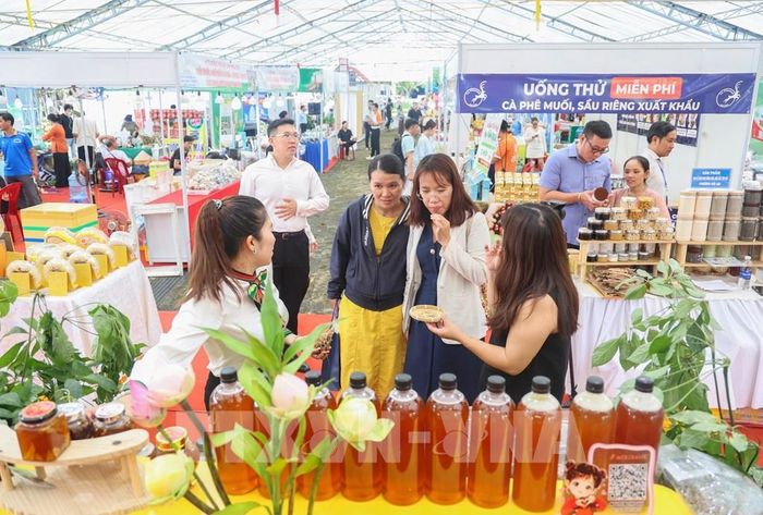 Việc nâng tầm sản phẩm OCOP tạo nền tảng để nông sản Tây Ninh gia tăng giá trị, mở rộng thị trường và phát triển bền vững. Ảnh: Giang Phương - TTXVN