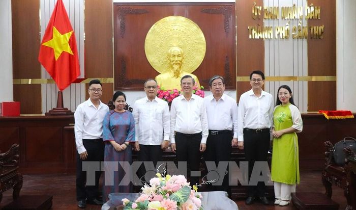Đại biểu chụp ảnh lưu niệm. Ảnh: Nguyễn Hằng - TTXVN