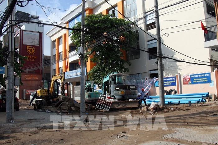 Tạm ngưng cấp nước tại một số khu vực ở TP. Hồ Chí Minh phục vụ thi công Metro số 2. Ảnh: Tiến Lực - TTXVN