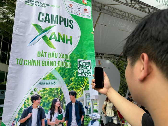 Ngay trong ngày đầu khai mạc, hệ thống ghi nhận hàng trăm sinh viên đăng ký, đa số hào hứng vì phần thưởng cao nhất có thể nhận được là một chiếc xe máy điện Yadea Omee trị giá 15,99 triệu đồng.