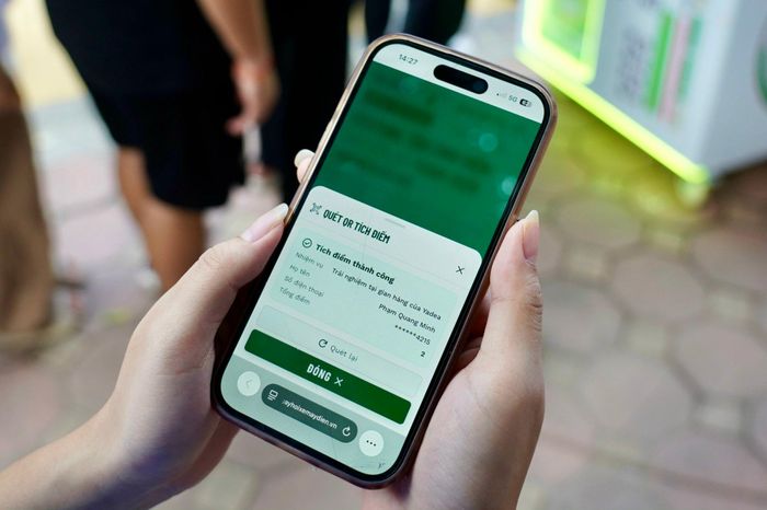 Tuy nhiên, không phải cứ đăng ký "Hộ chiếu xanh" là mặc nhiên được quay thưởng để trúng xe máy điện. Người tham gia cần khám phá Festival và tích điểm thông qua các hoạt động như: "Lễ khai mạc", "Green Voice", "Chiếc xe đầu đời", "Hộ chiếu xanh" và tại 5 gian hàng của các thương hiệu ở khu trưng bày của Festival. Mỗi hoạt động trải nghiệm được ghi nhận 1 điểm, tổng số điểm tối đa là 10 điểm.