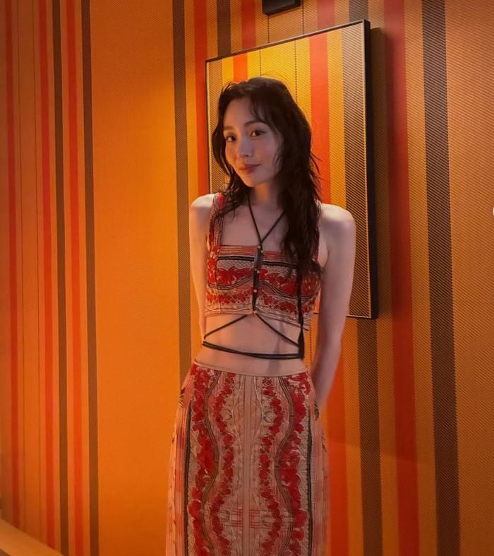 Kim Min Ha được khán giả quốc tế biết đến rộng rãi sau khi đảm nhận vai Kim Sun Ja thời trẻ trong series Pachinko của Apple TV+.