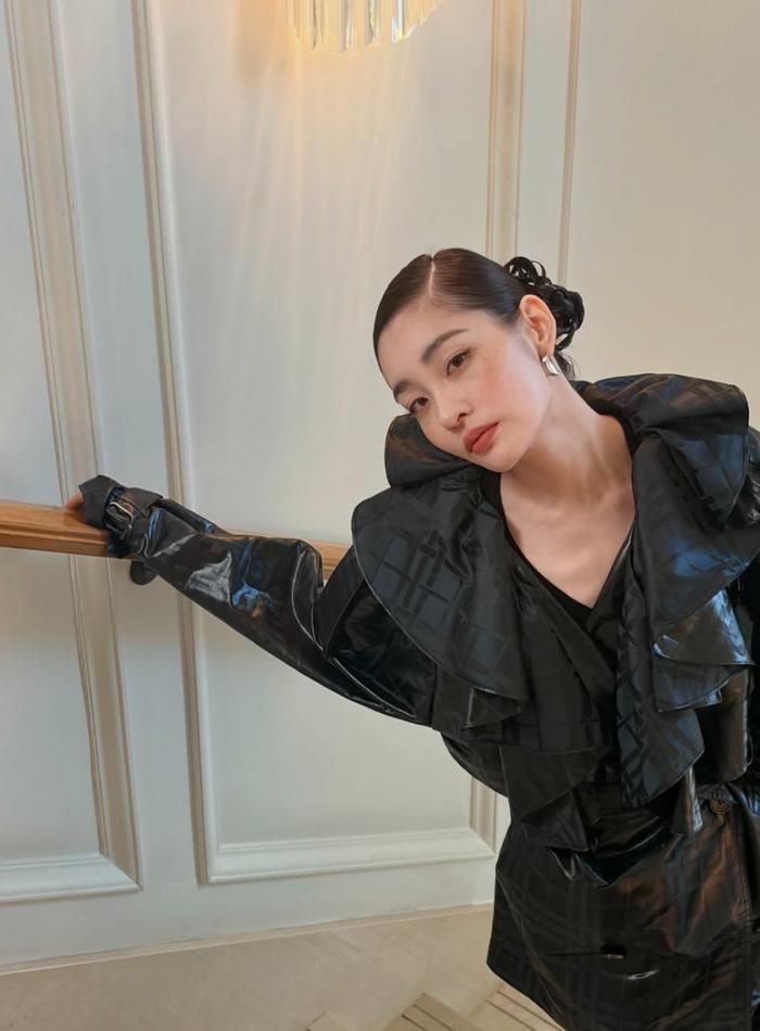 Kim Min Ha gây chú ý khi khoe diện mạo cá tính.