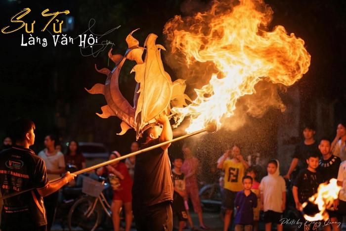 Màn múa lửa cực kỳ ấn tượng đến từ các "búp măng non" làng Văn Hội.