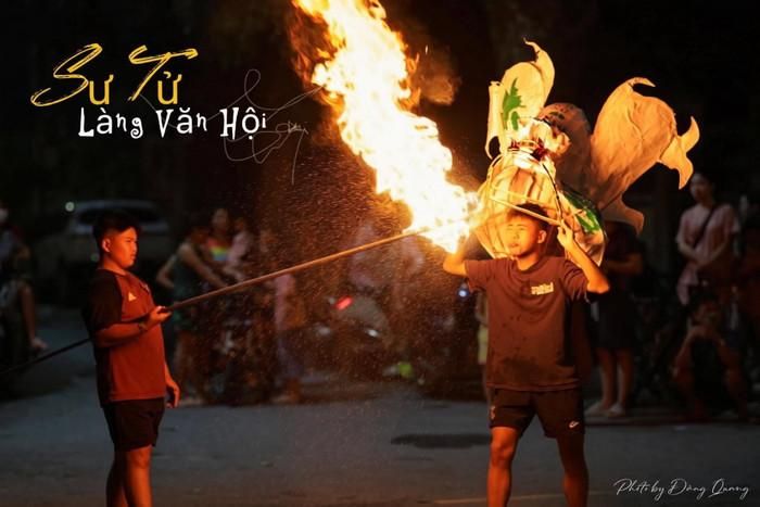 Giữa nhịp sống ngày càng hiện đại, những buổi tối Trung thu giản dị như vậy vẫn mang một ý nghĩa đặc biệt. Các em được tự tay cầm chiếc đèn lồng, được hòa vào đoàn rước đèn, cùng bạn bè reo hò trước màn múa lân và tận hưởng trọn vẹn một đêm hội dành riêng cho mình.